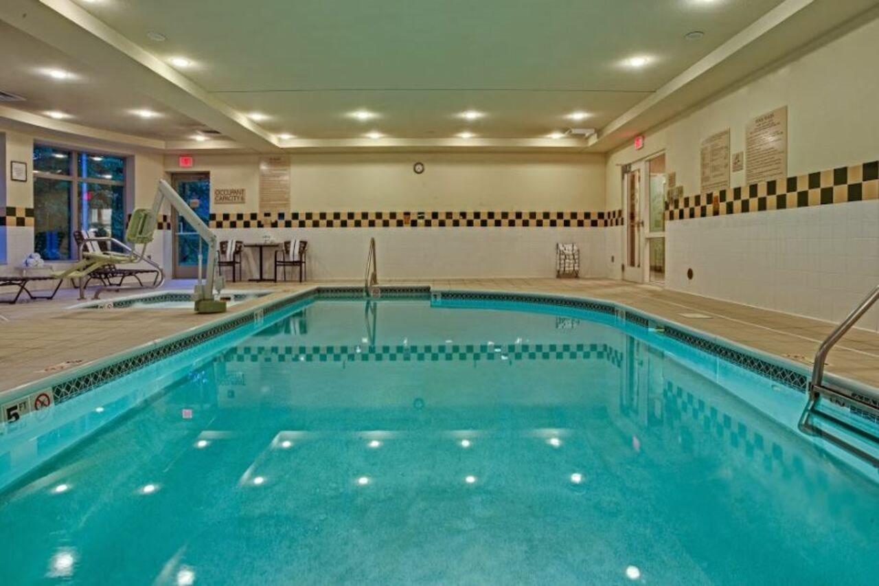 Hilton Garden Inn Cleveland Airport Fairview Park Bagian luar foto